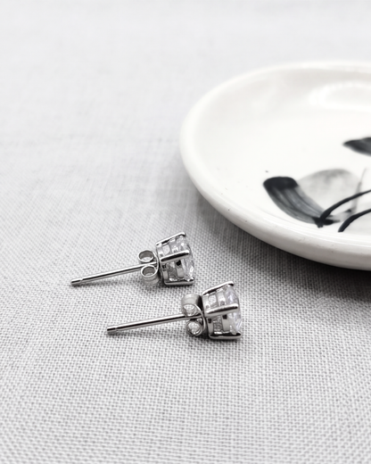Unisex Solitaire signature Studs(M)