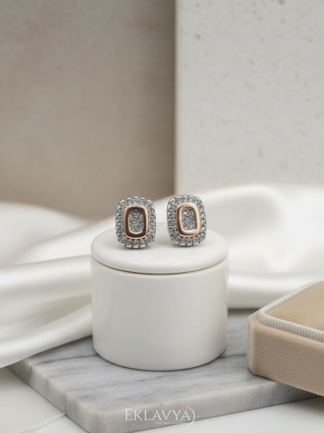 Rosélle Halo Studs