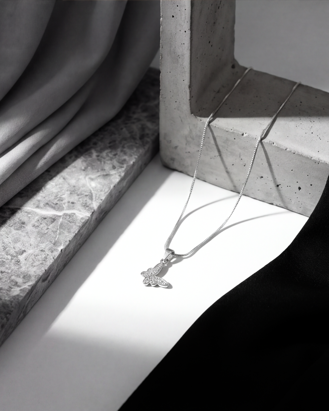 Flutter Grace Pendant