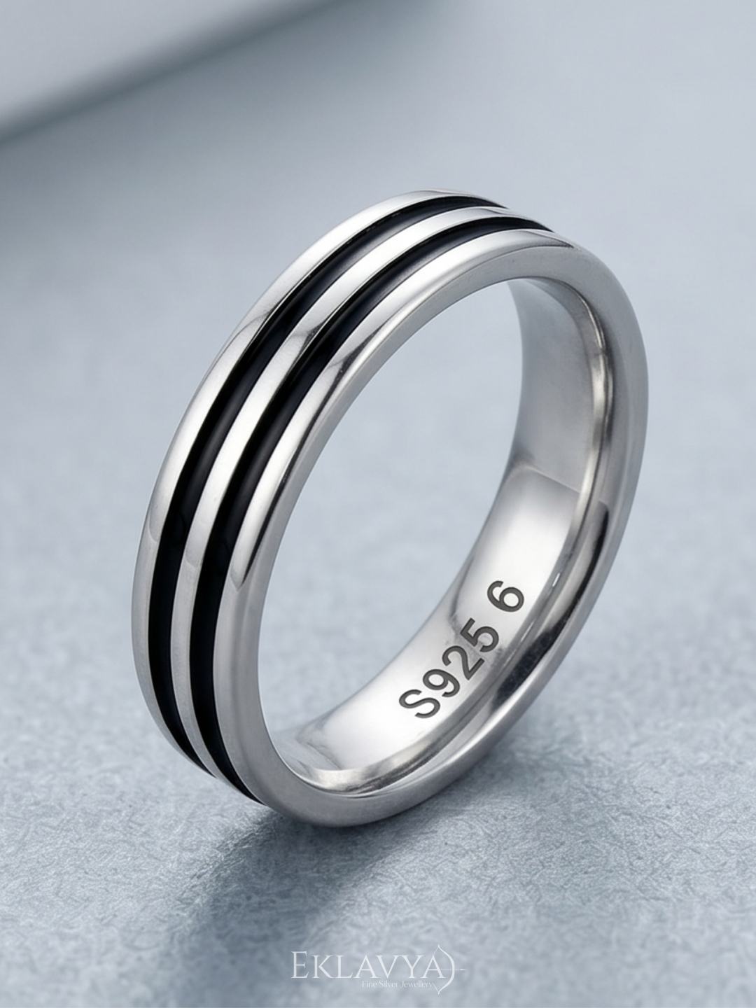 Noiré Band Ring