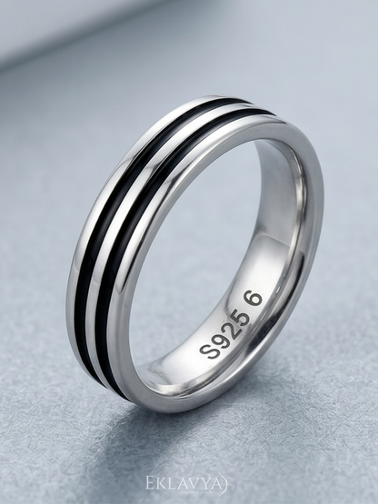 Noiré Band Ring