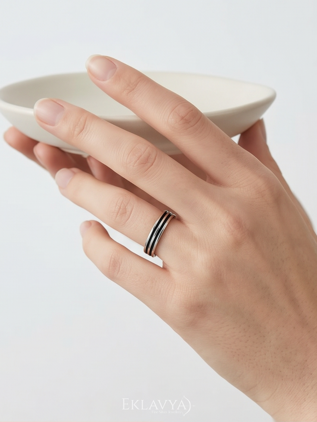Noiré Band Ring