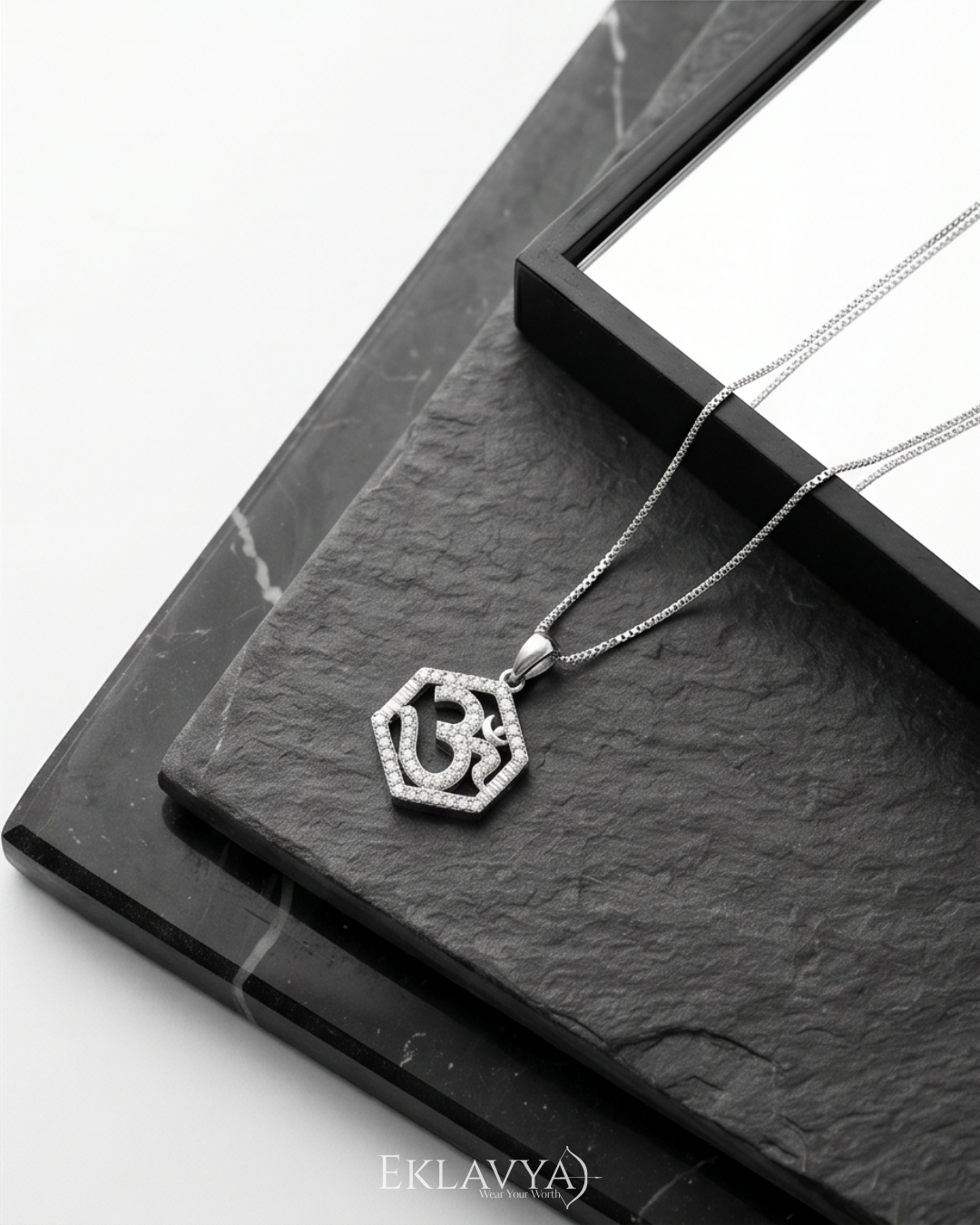 Omnira Divine Pendant