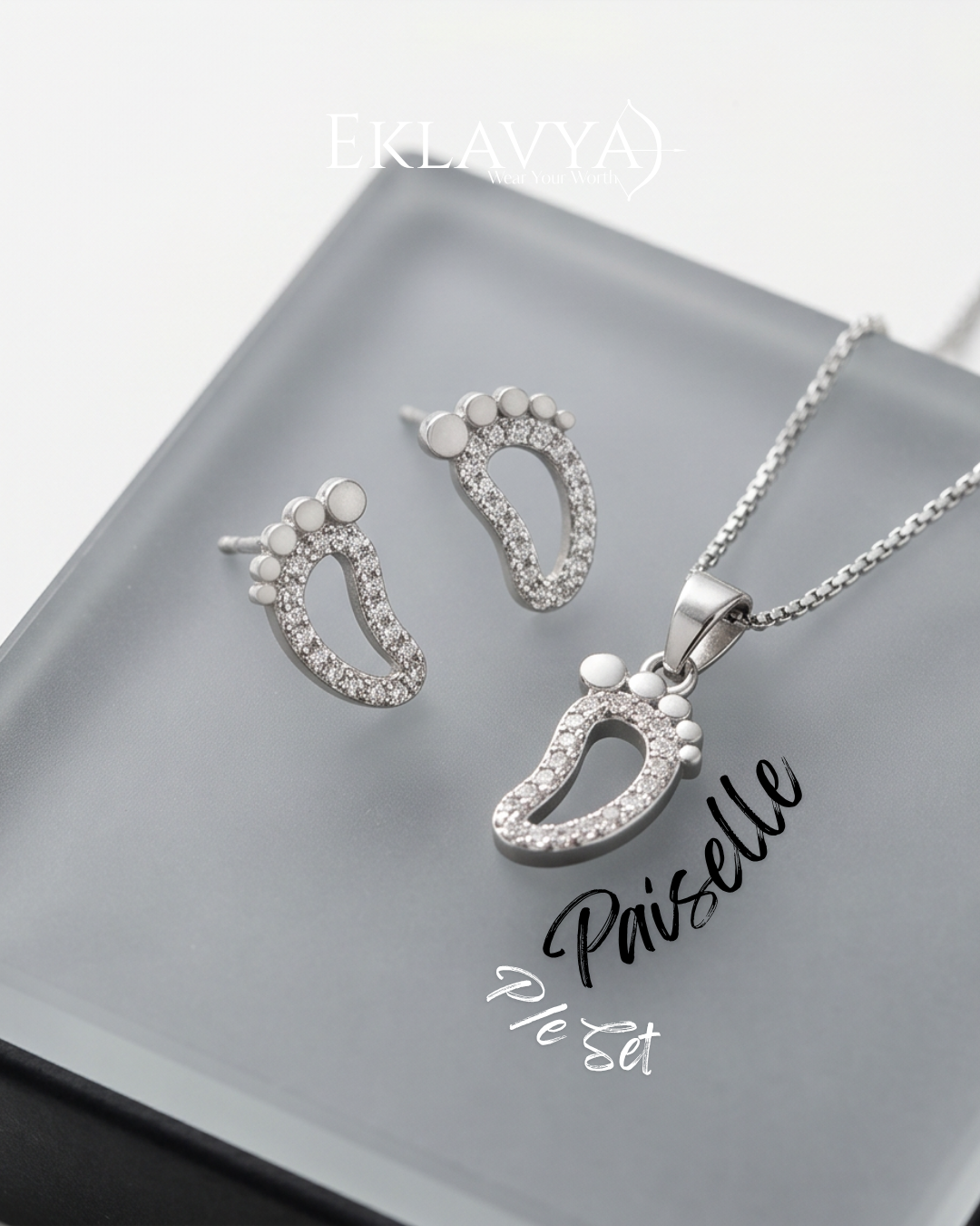 Paiselle Pendant & Earrings Set