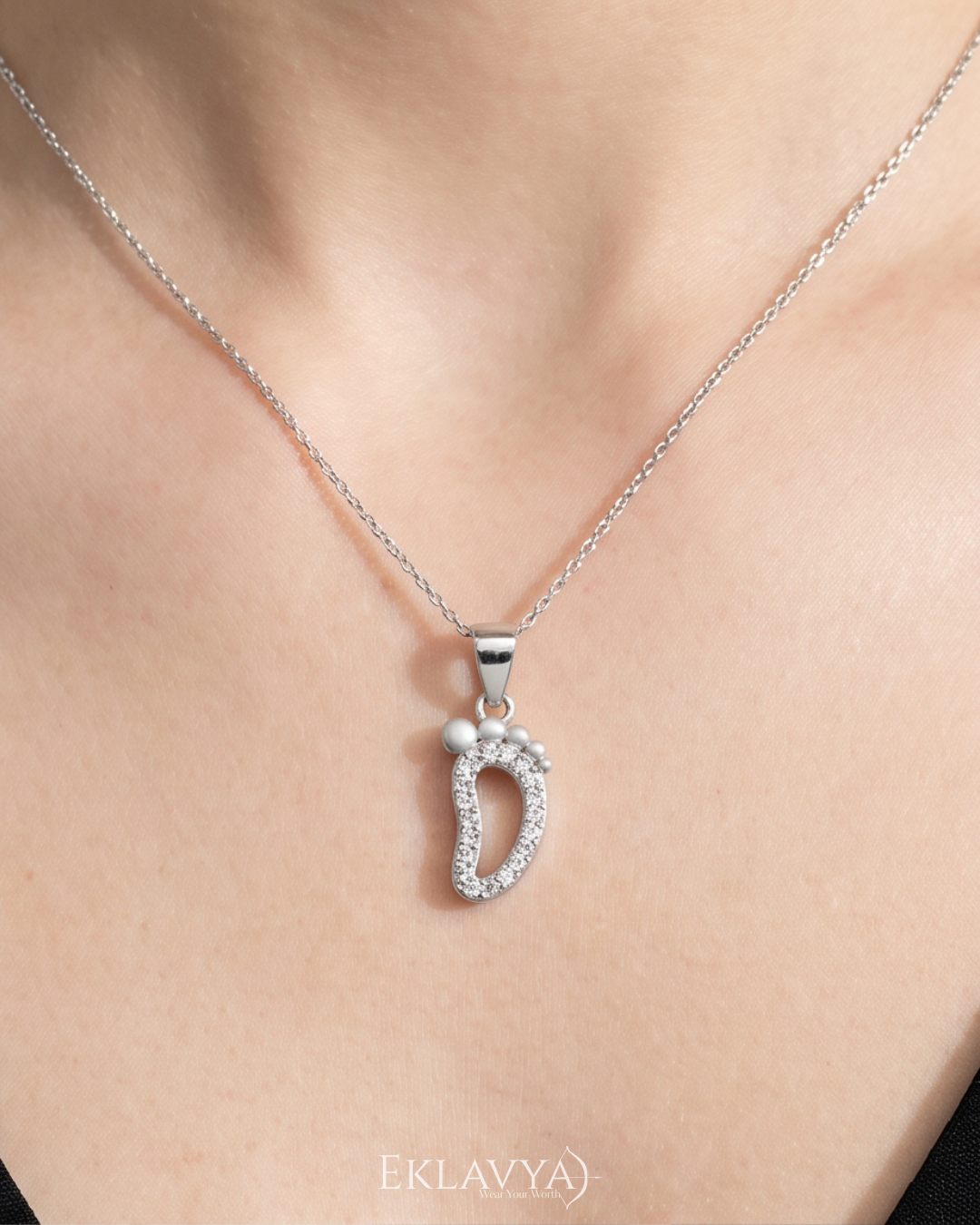 Paiselle Pendant & Earrings Set