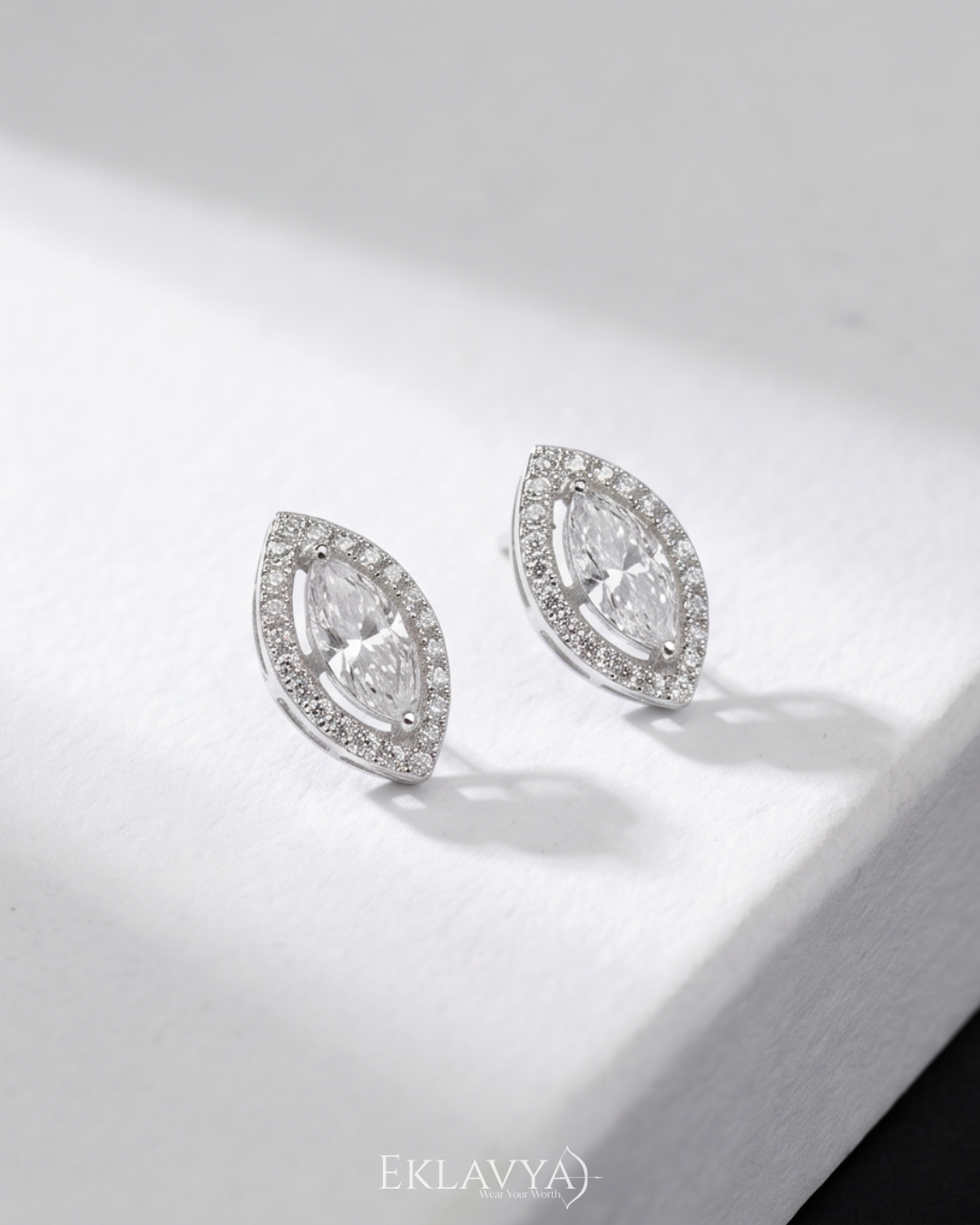Élanora Marquise Pendant & Earrings Set